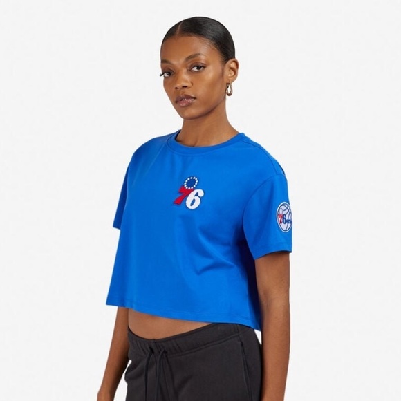 Pro Standard NBA Philadelphia 76ERS Classic Boxy Crop Tee Size Medium NWT - Picture 3 of 16